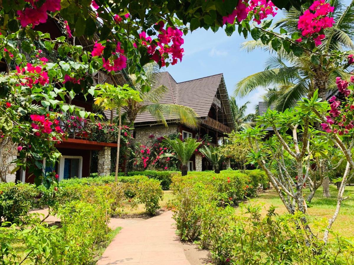 Palumboreef Beach Resort Uroa Buitenkant foto