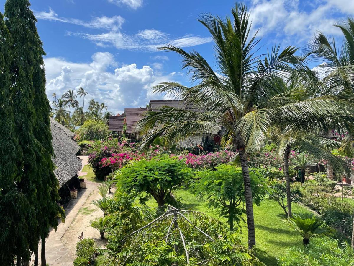 Palumboreef Beach Resort Uroa Buitenkant foto