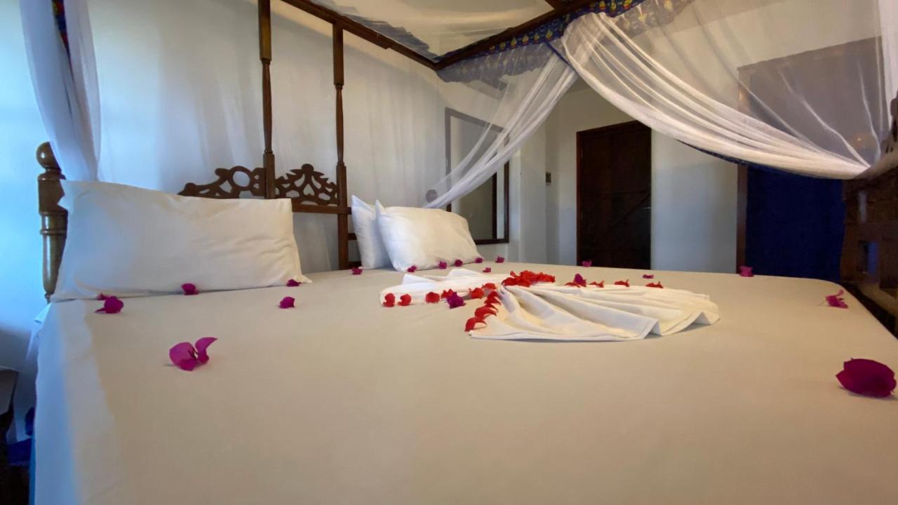 Palumboreef Beach Resort Uroa Buitenkant foto
