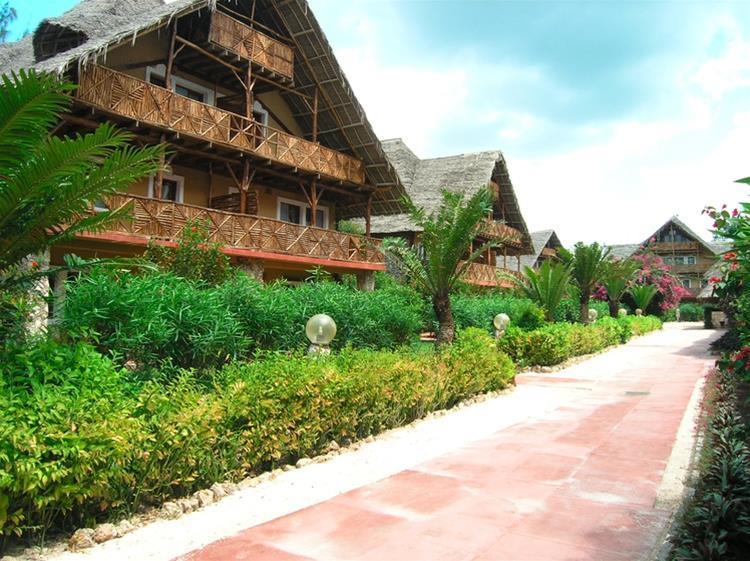 Palumboreef Beach Resort Uroa Buitenkant foto